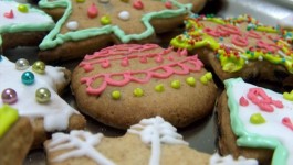Biscotti di Natale decorati da appendere all'Albero