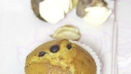 Muffin alla banana e gocce di cioccolato