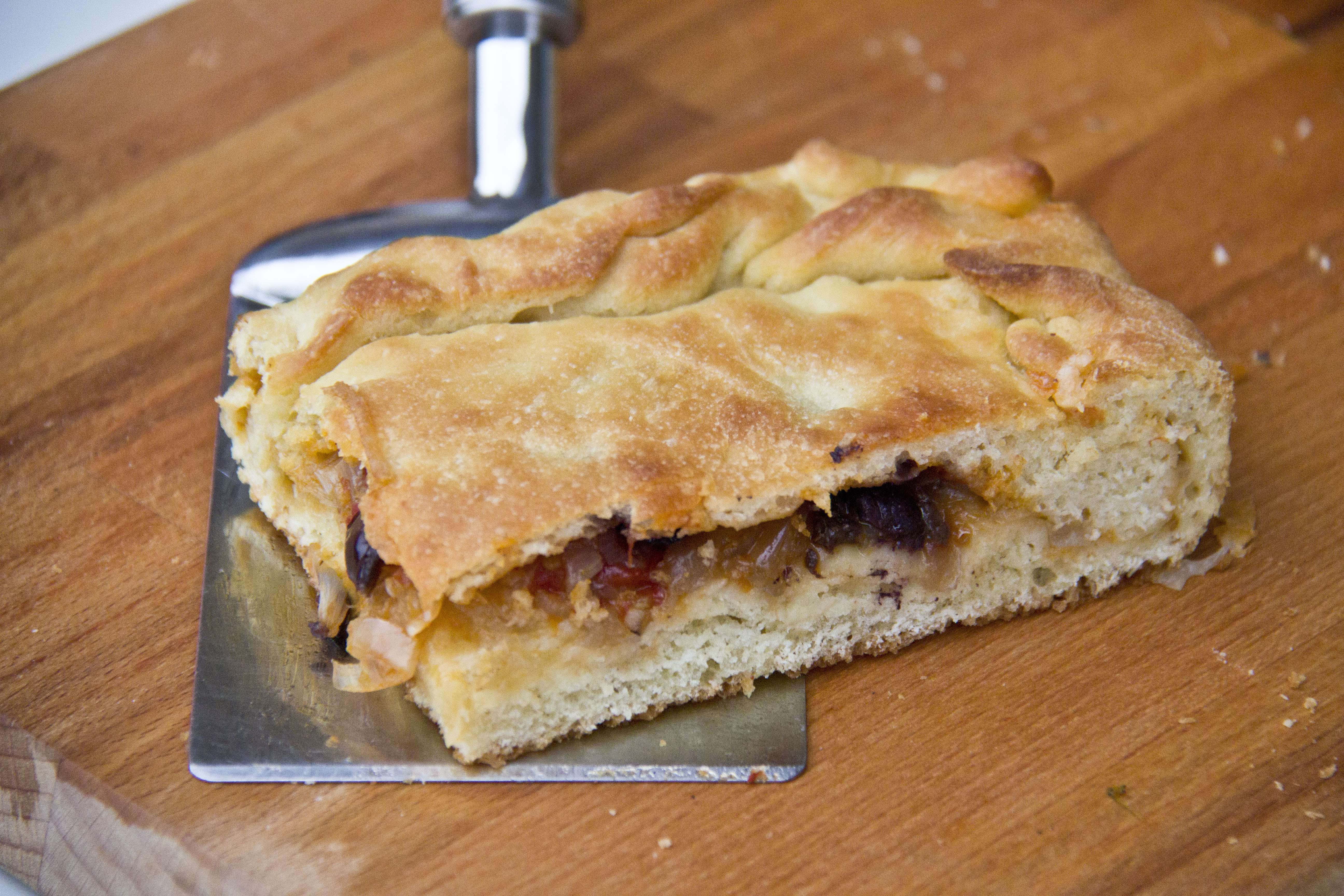 FOCACCIA RIPIENA CON LA CIPOLLA | ricetta originale pugliese