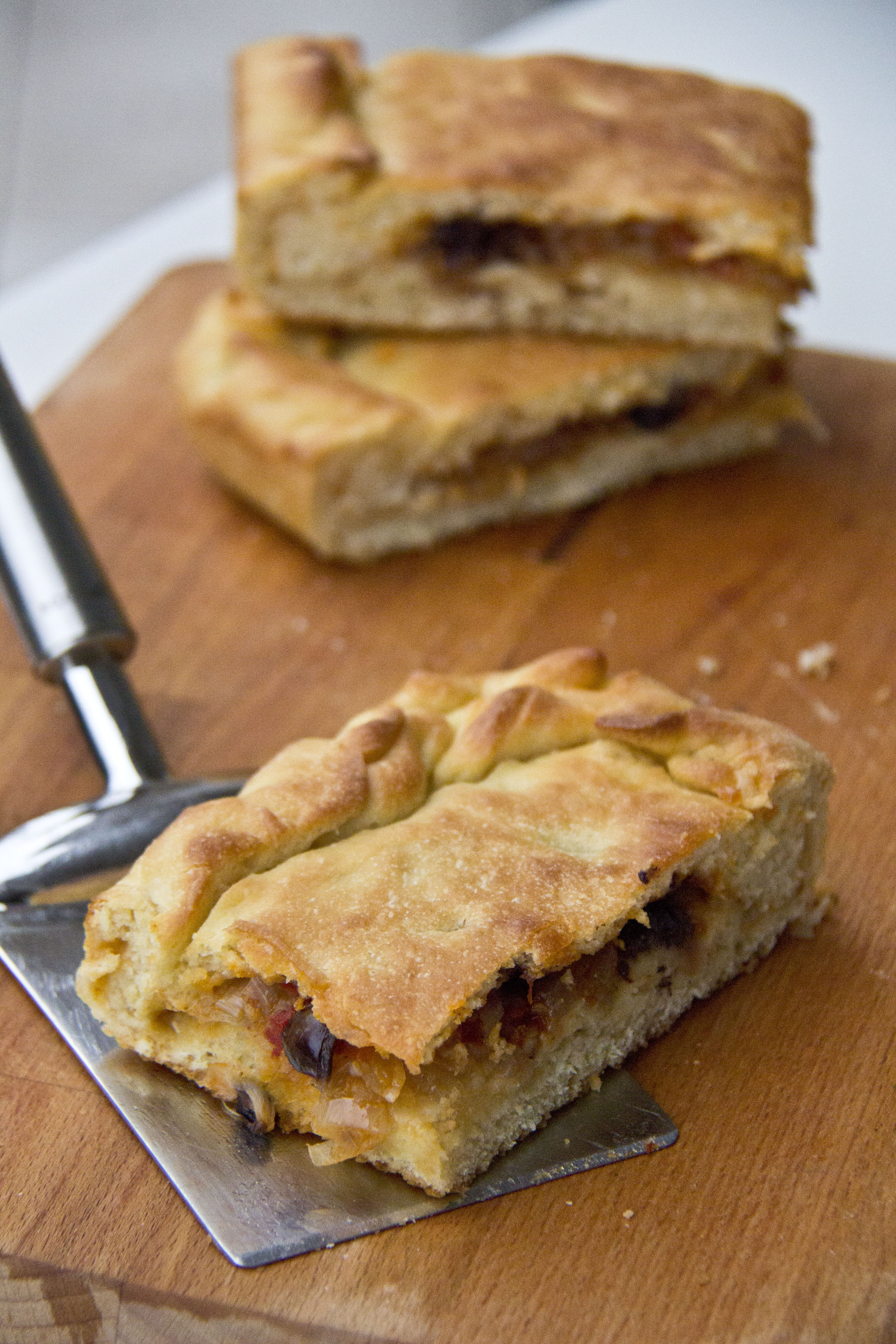 FOCACCIA RIPIENA CON LA CIPOLLA | ricetta originale pugliese