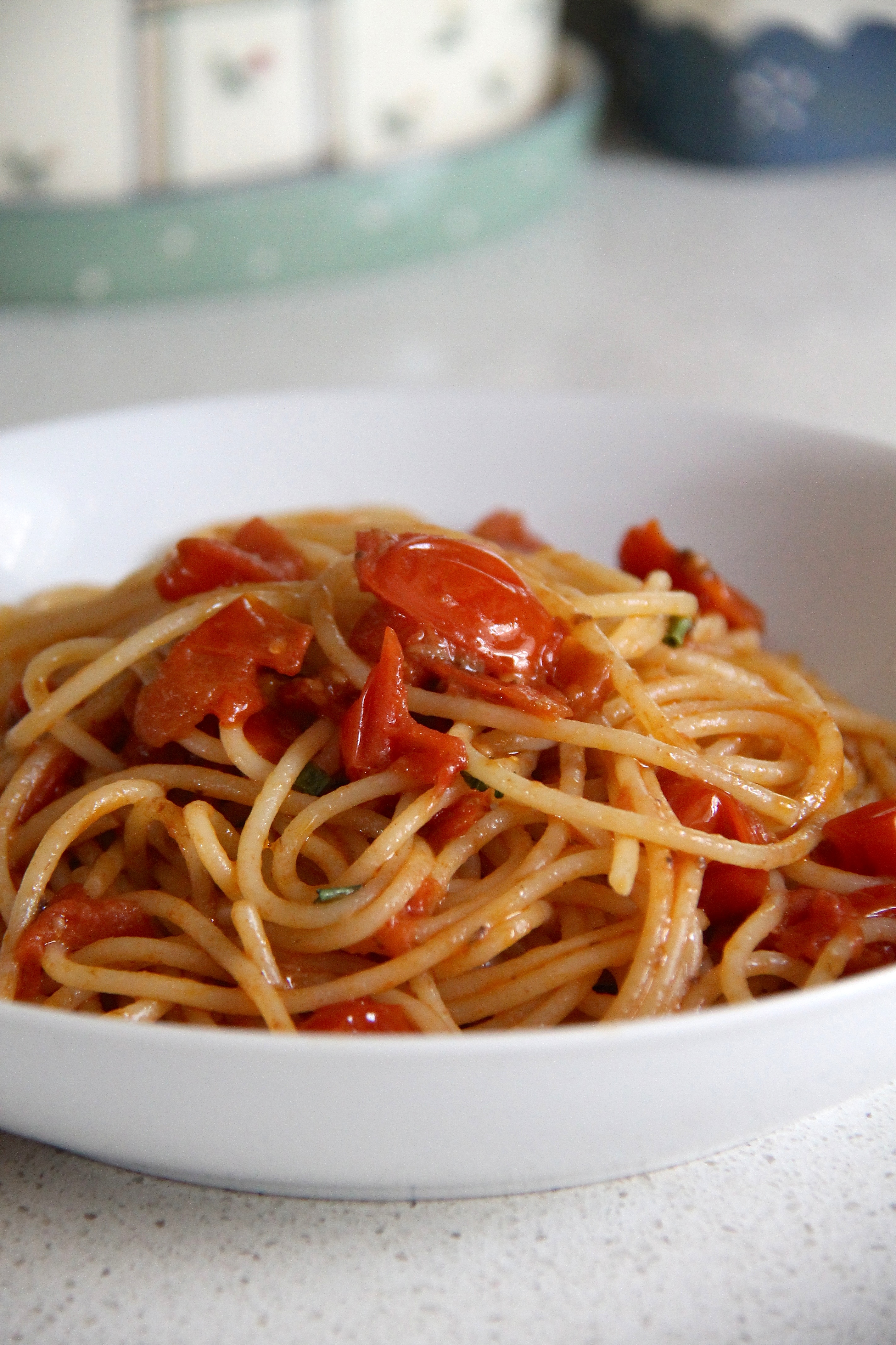Spaghetti con i pomodorini scattarisciati (o scattati)