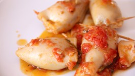 Calamari ripieni al sugo