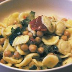 Orecchiette con ceci, zucchine, pomodorini e lardo di colonnata