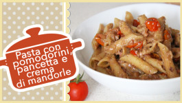 Pasta con pomodorini, pancetta e crema di mandorle